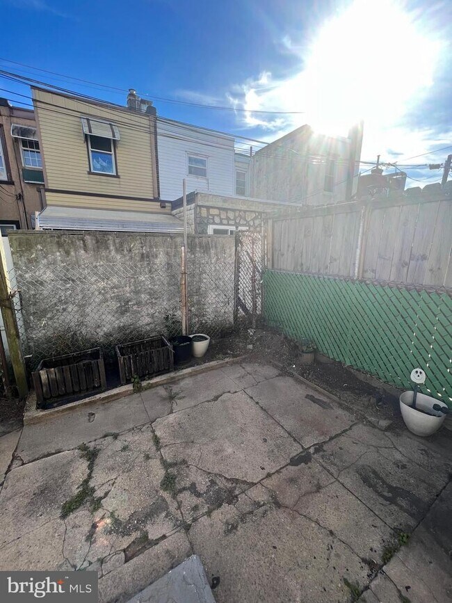 Building Photo - 3229 Tilton St