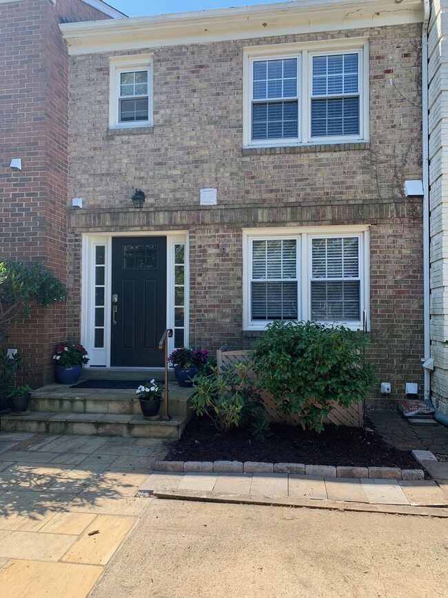 Front Entry - 902 Portner Pl