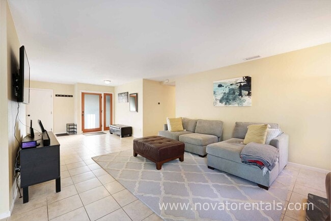 Foto del edificio - 2450 Center Rd