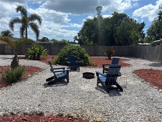 Building Photo - 1008 Estremadura Dr