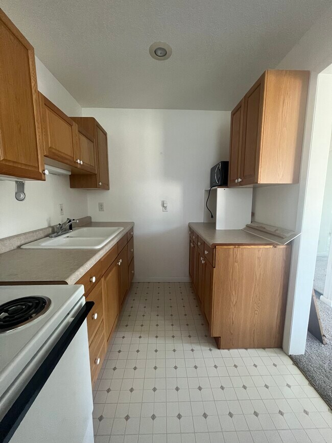 Kitchen - 4175 Indianola Ave