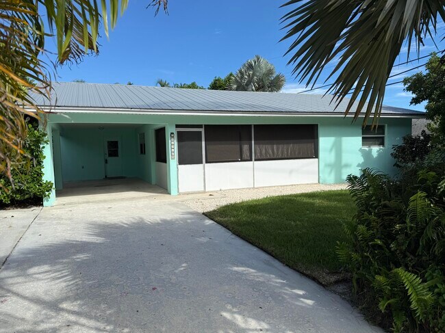Foto del edificio - 11914 Ellison Wilson Rd