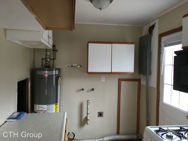 Building Photo - 3 br, 1 bath House - 955 Antwerp Rd.