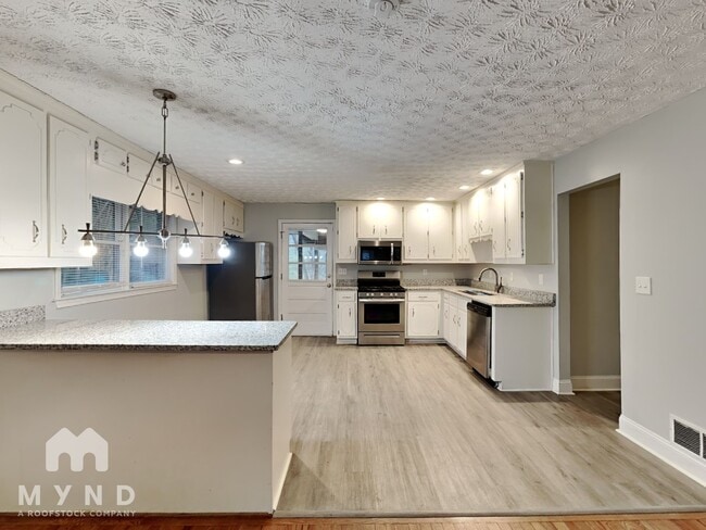 Foto del edificio - 2206 Rockdale Dr NW
