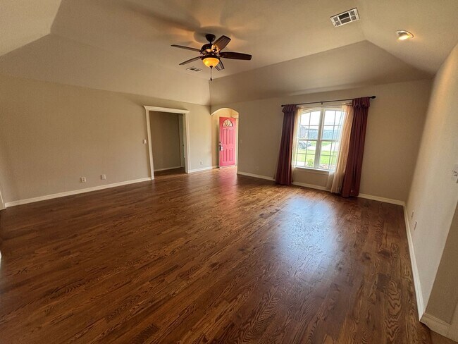 Foto del edificio - Awesome 3 bed/2bath/2 car Split floor plan in Southfork III!