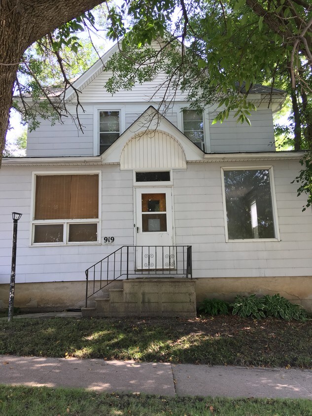 919 3rd A N - 919 3rd Ave N