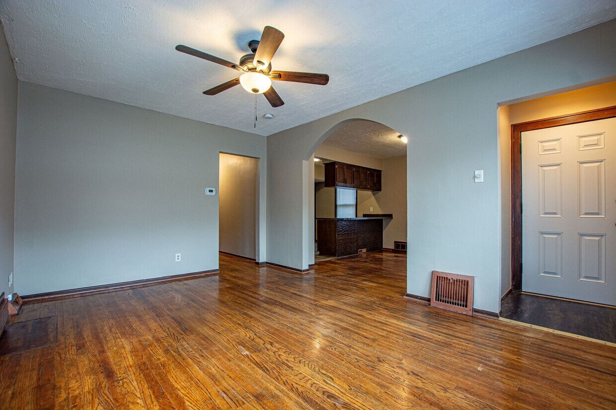Primary Photo - 3 Bedroom / 1 Bath Home in Council Bluffs!