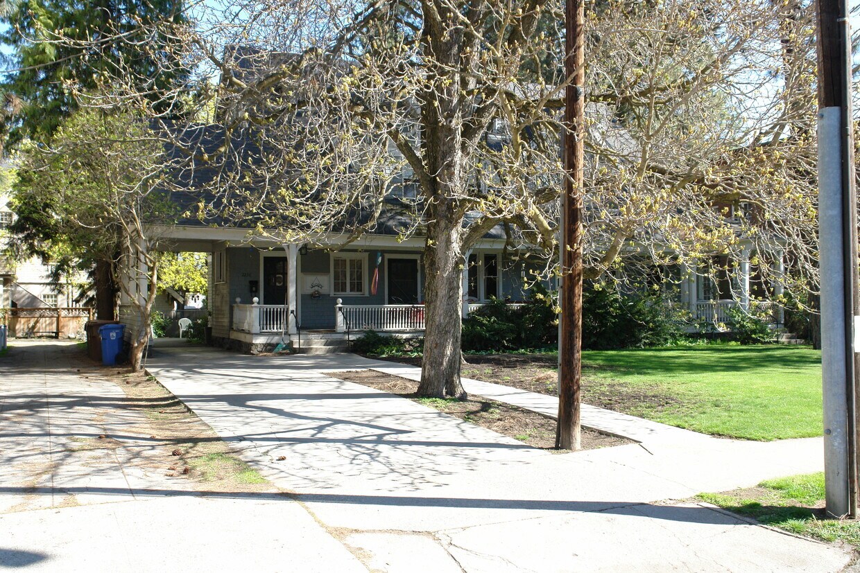 Building Photo - 2236 W Pacific Ave