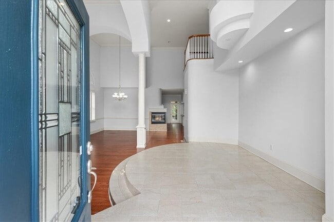 Building Photo - 350 Wembley Cir