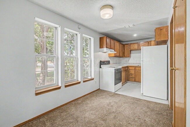 Building Photo - 1504 S Ouray Cir