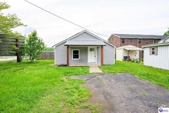 Building Photo - 102 Crabtree Dr