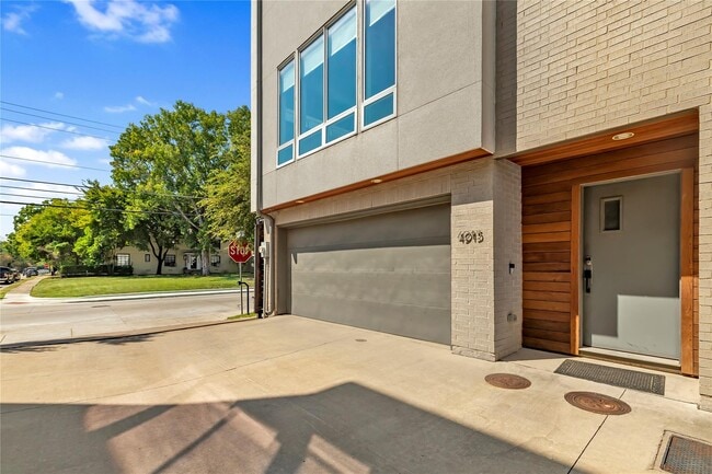 Foto del edificio - 4915 Flitwick Ct