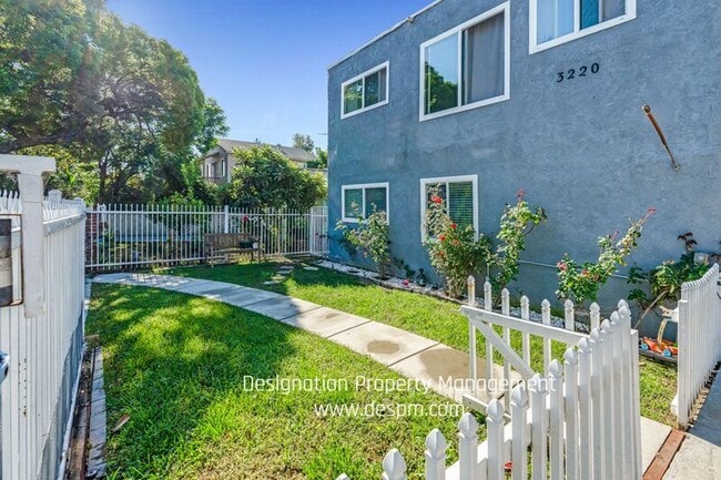 Foto del edificio - 3220 Casitas Ave