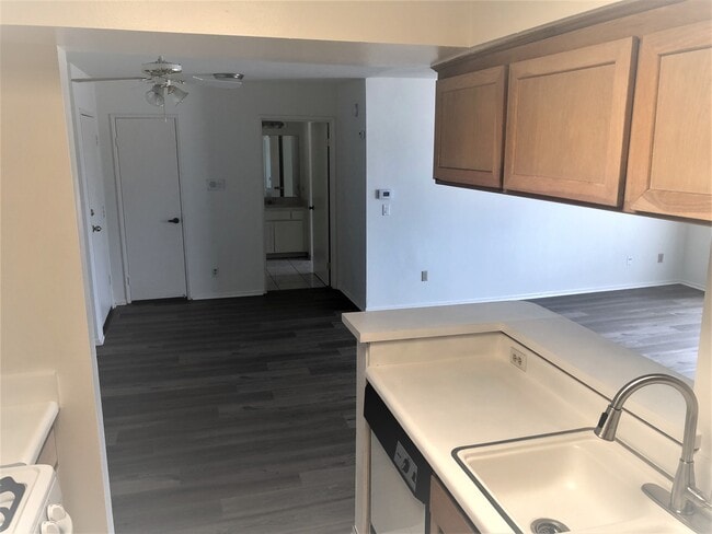 2BR, 2BA -950 - Dining area - 22501 Del Valle