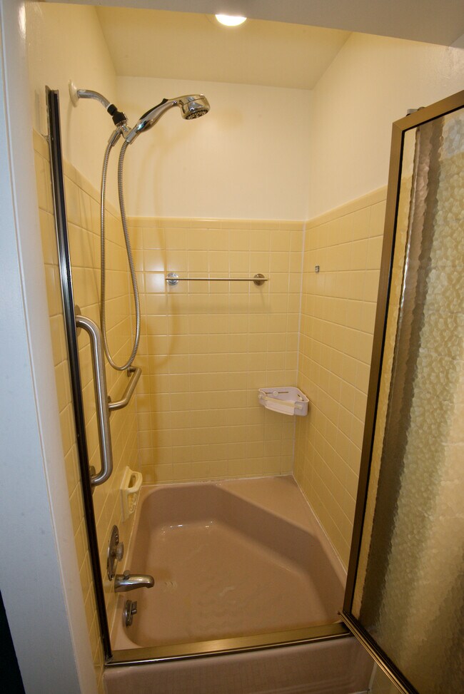 Building Photo - 1149 Sunrise Dr