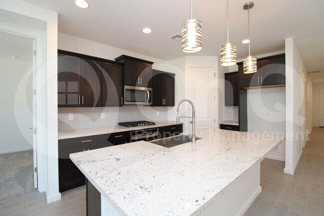 Building Photo - 17694 W Pinnacle Vista Dr