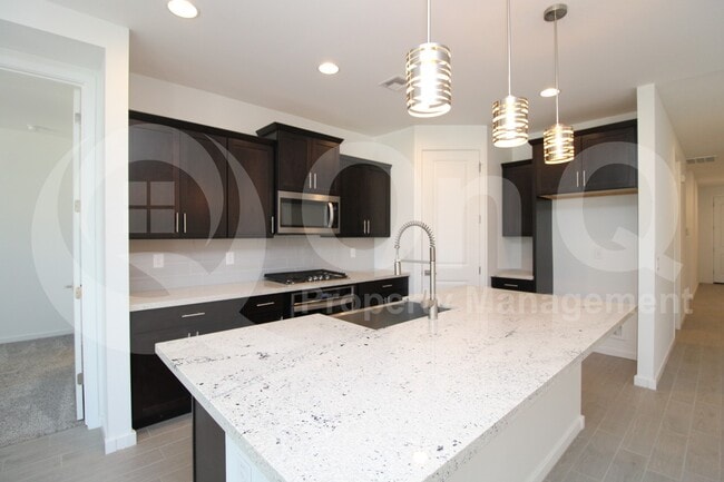 Foto del edificio - 17694 W Pinnacle Vista Dr