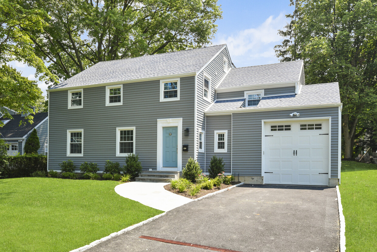 Foto principal - 947 Shore Acres Dr