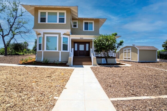 Building Photo - Beautiful Two-Story 4-Bedroom Historic Hom...