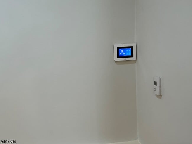 Building Photo - 176 Weequahic Ave