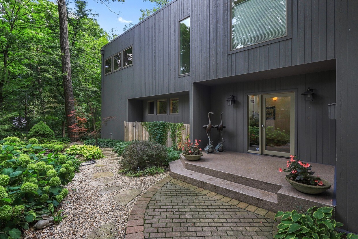 Primary Photo - 270 Ravine Forest Dr