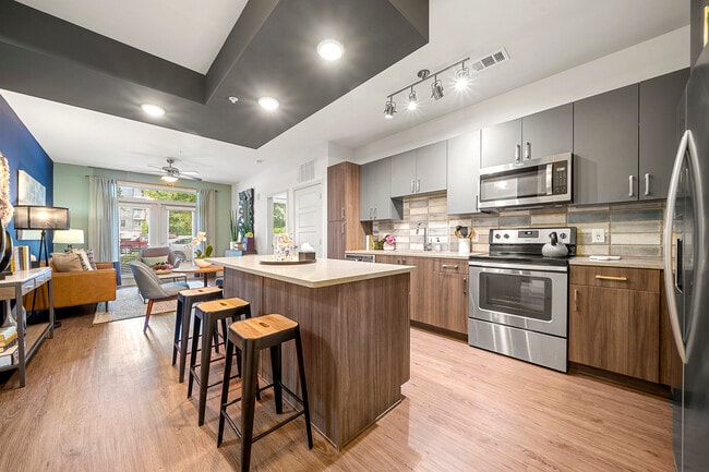 2BD, 2BA - 1052SF - Kitchen - Platform Grant Park
