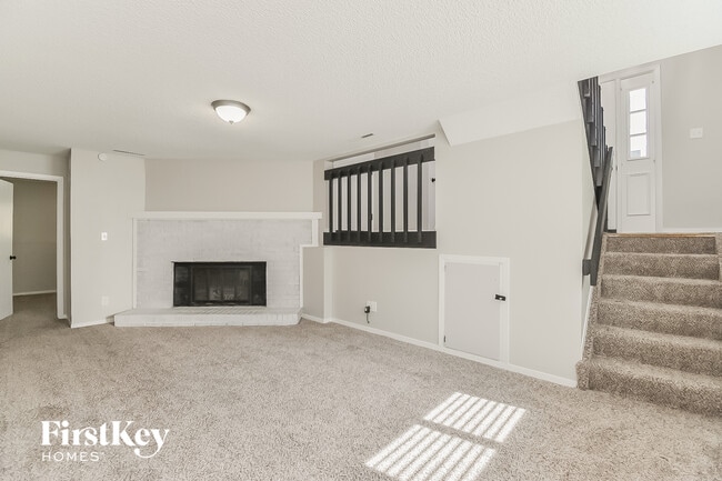 Building Photo - 2273 Farnsworth Dr