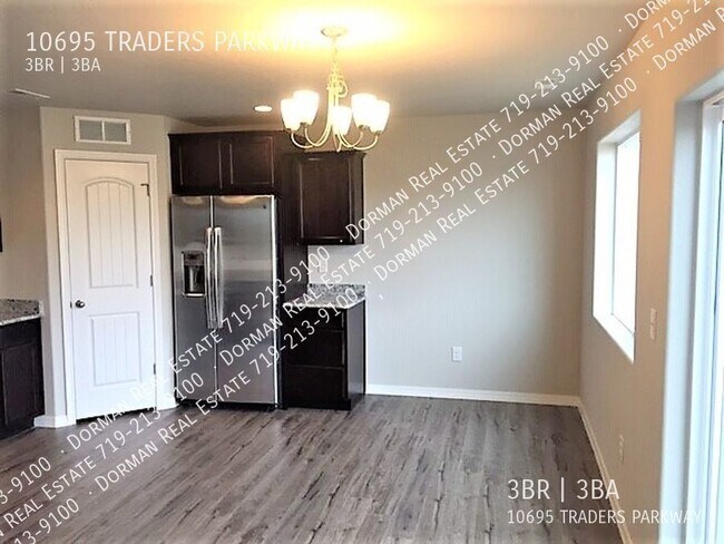 Foto del edificio - 10695 Traders Pkwy