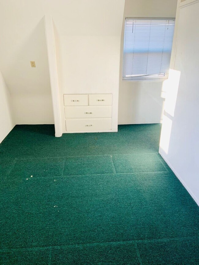 Foto del edificio - CHARMING STUDIO ON MISSION BLVD W/ PARKING! MISSION BEACH - $2,095/mo!