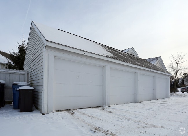 Building Photo - 7496-7500 Huntington Dr