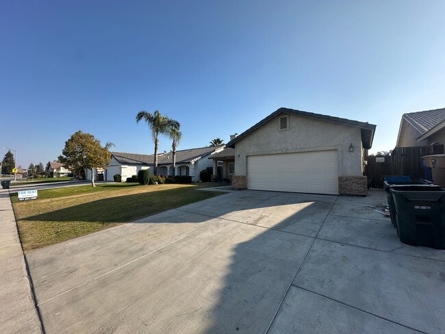 Foto del edificio - Charming 4-Bedroom Rental in Bakersfield, CA