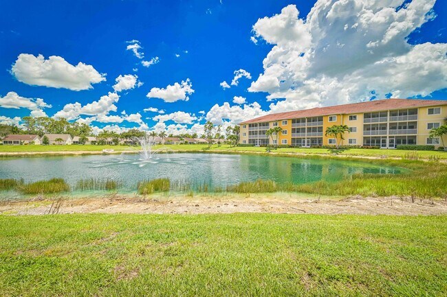 Foto del edificio - ~ 2/2 Lake View ~ Lakeside Hideaway First ...