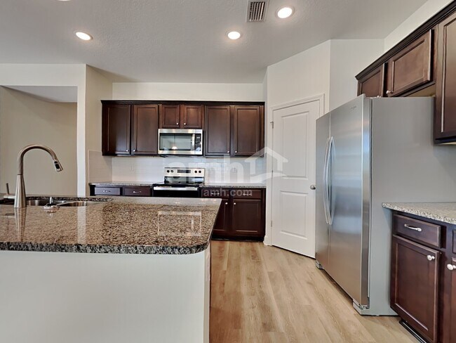 Building Photo - 963 Tan Tara Trl