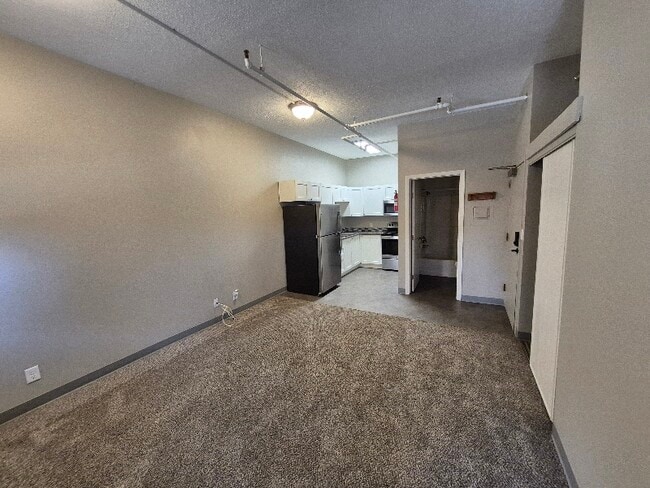 Building Photo - 301 N Riverfront Dr