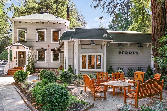 Outdoor dining and sports watching at Perry's down the street. - 33 Redwood Ave