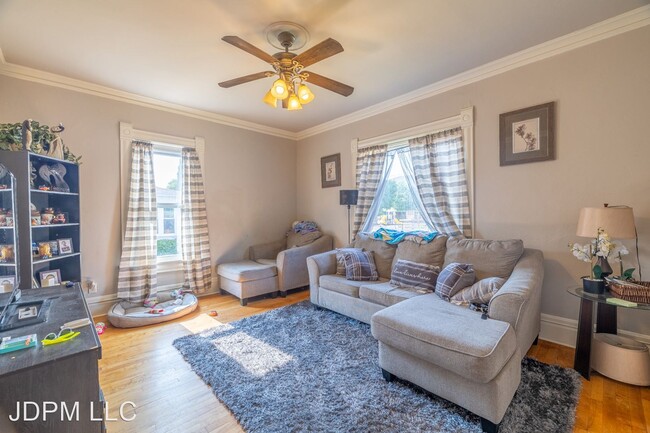 Building Photo - 5 br, 1 bath House - 233 W 11th Avenue