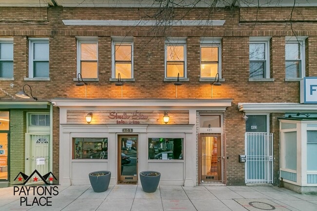 Building Photo - Spacious Apartment with Outdoor space