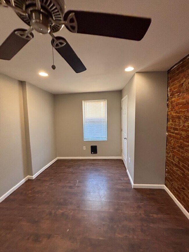 Foto del edificio - 1919 E Thayer St