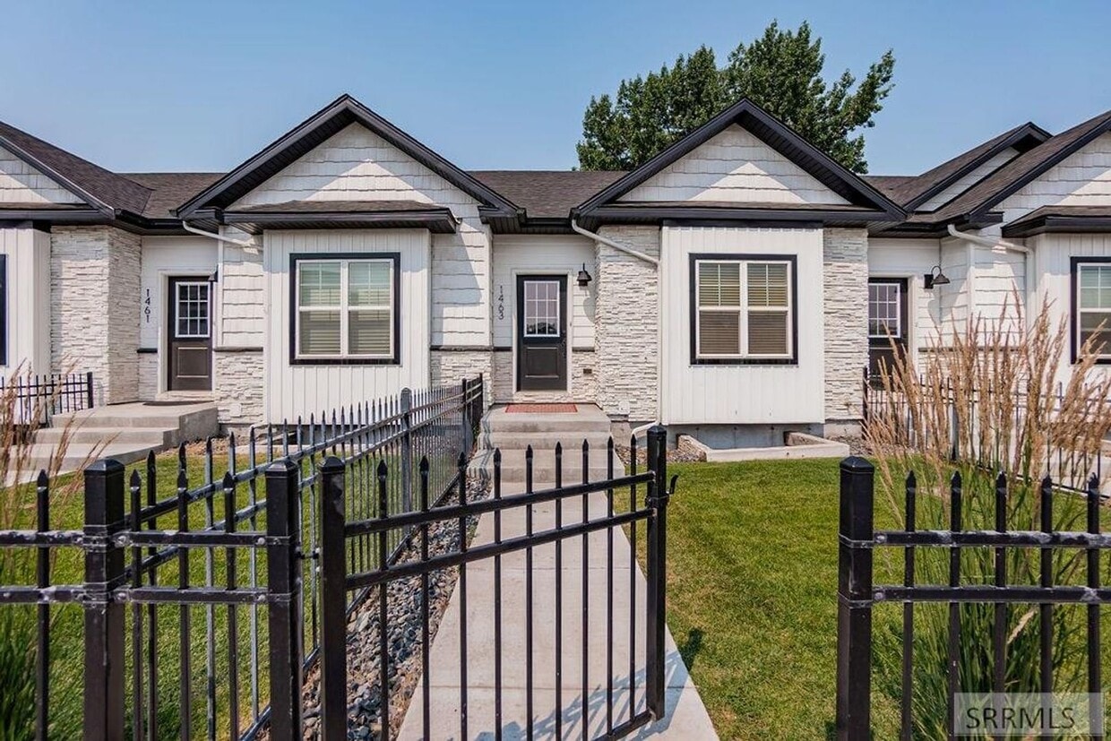 Foto principal - Fully Furnished Townhome – Utilities & WiF...