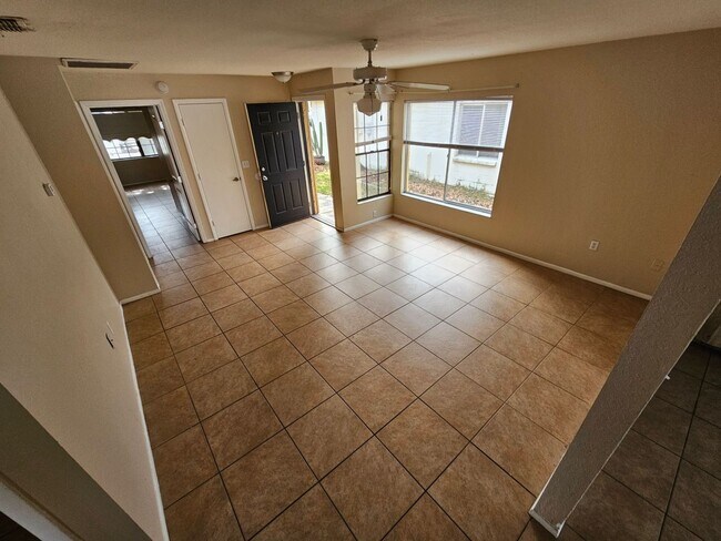 Foto del edificio - 907 Buttercup Dr