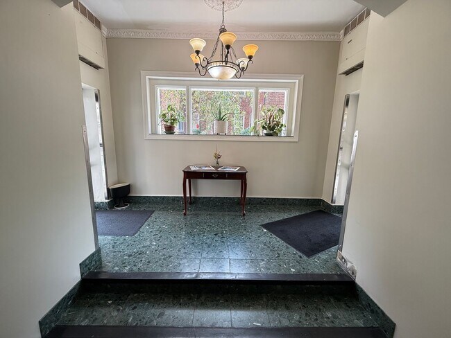 Foto del edificio - 230 E 9th St