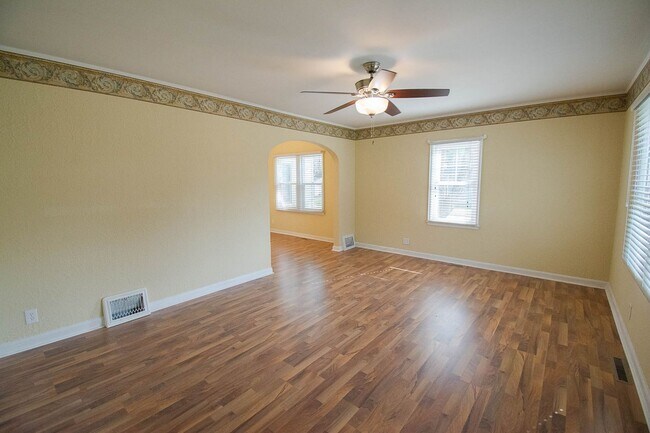 Foto del edificio - 1003 6th St NW/700 9th Ave NW