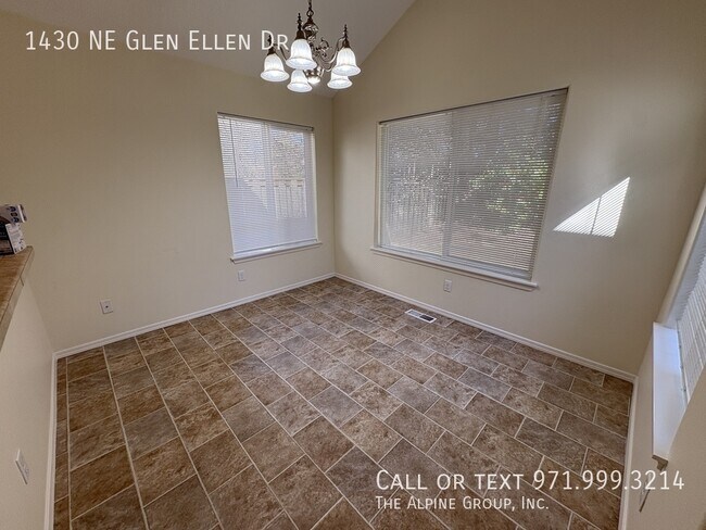 Foto del edificio - 1430 NE Glen Ellen Dr