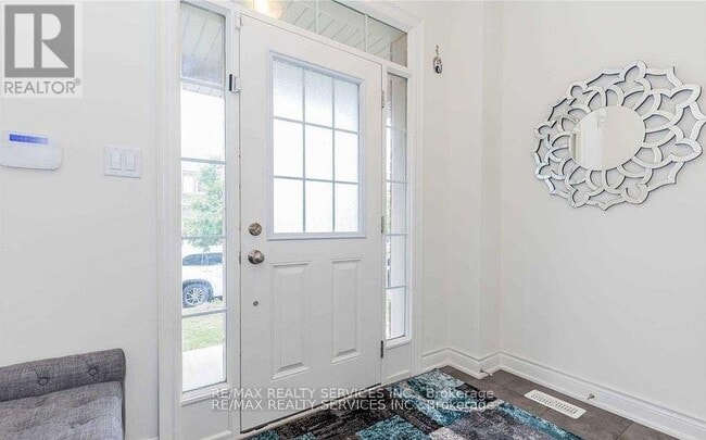 Building Photo - 16 Lady Evelyn Cres