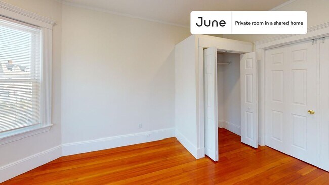 Foto del edificio - Private bedroom in 3 bed/1 bath Home