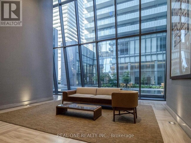 Photo du bâtiment - 50A Charles St E