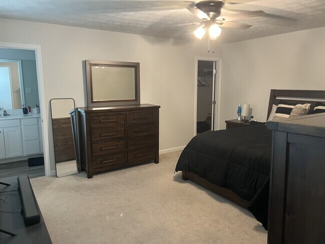 Building Photo - 6590 Rivulet Dr