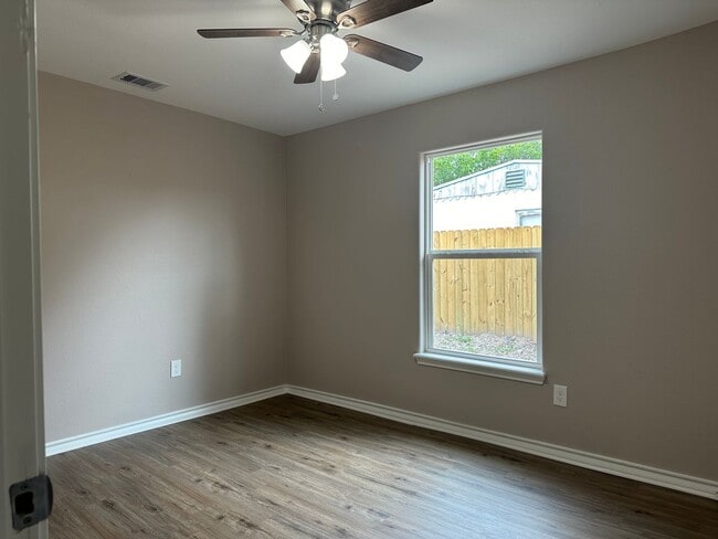 Building Photo - 4241 Green Grove Dr