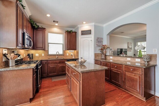 Foto del edificio - 1821 Woodbend Village Ct