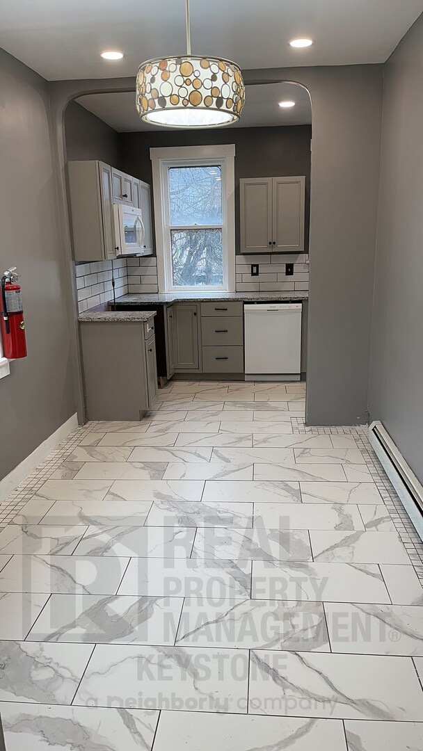 Foto del edificio - Recently Renovated 5 Bedroom House!